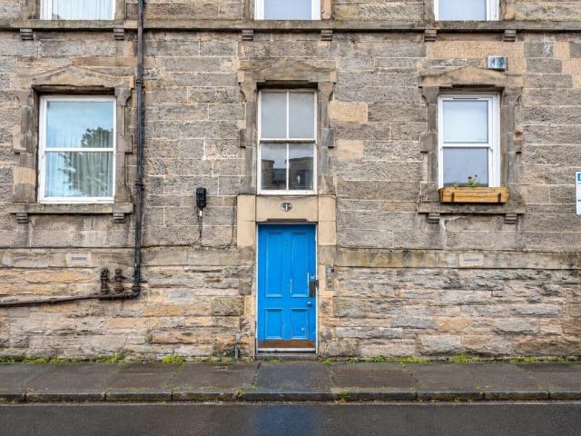 Milton Street, Abbeyhill, Edinburgh, EH8 2 bed flat to rent £1,375 pcm £317 pw