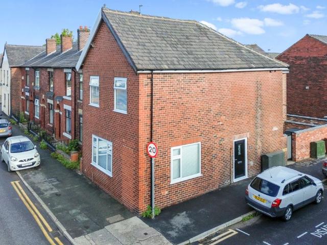 Milton Street, Leigh WN7, 2 bed flat to rent, £900 pcm | PrimeLocation