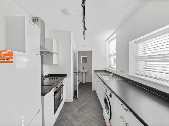 Milton Street, Leigh WN7, 2 bed flat to rent, £900 pcm | PrimeLocation