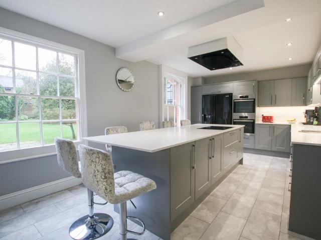 Milton Road, Wokingham, RG40 5 bed detached house to rent £3,750 pcm £865 pw