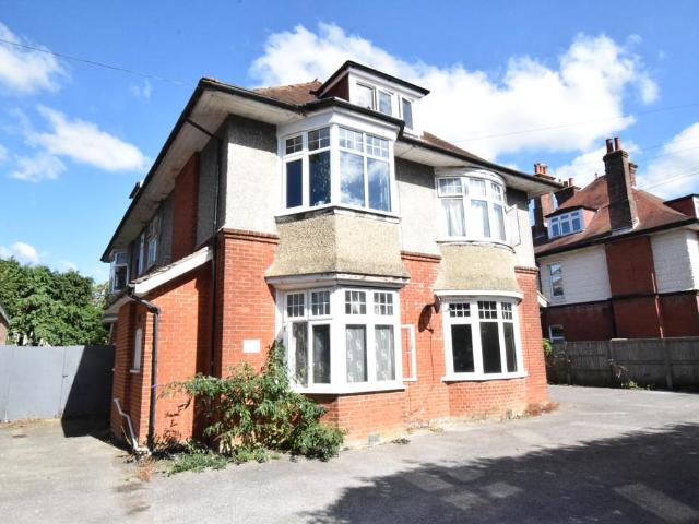 Milton Road, Bournemouth 1 bed ground floor flat to rent £850 pcm £196 pw