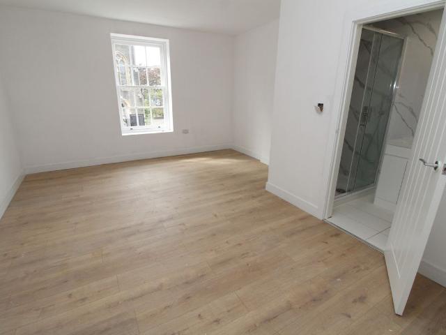 Milton Road, Gravesend DA12, 4 bed maisonette to rent, £3,300 pcm | PrimeLocation