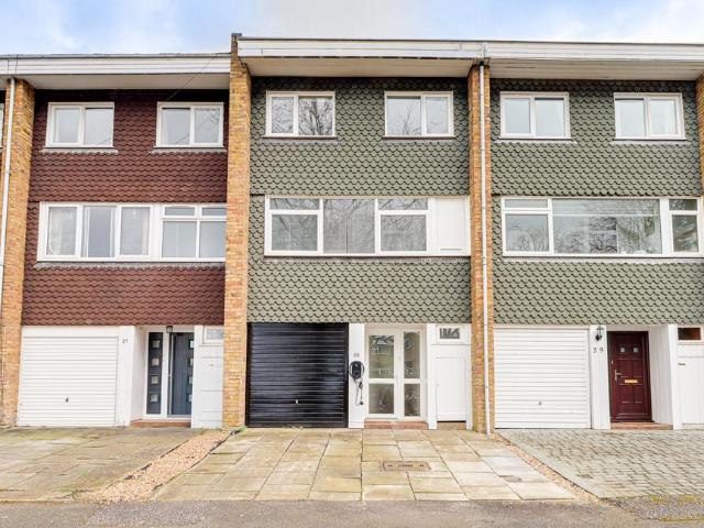 Milton Road, Harpenden. 3 bed terraced house to rent £2,650 pcm £612 pw