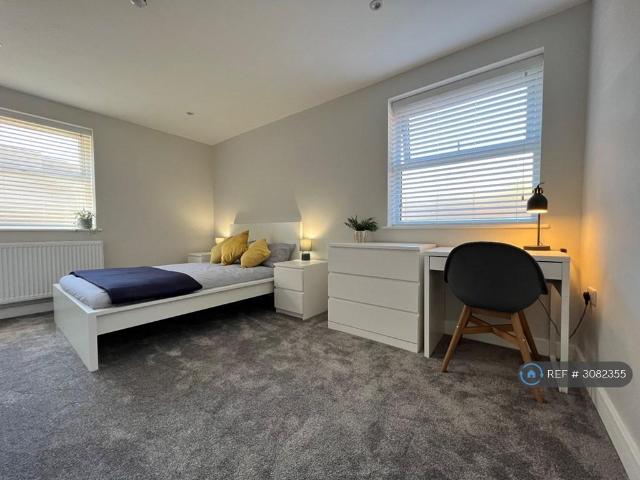 Milton Road, Portsmouth, PO3 1 bed in a house share to rent £800 pcm £185 pw