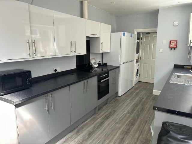 Milton Road, Southampton 4 bed semi detached house to rent £2,225 pcm £513 pw