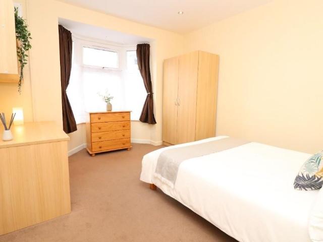 Milton Road, Southampton SO15, 4 bed property to rent, £2,132 pcm | PrimeLocation
