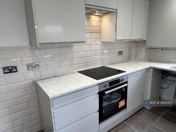 Milton Road, Swanscombe, DA10 2 bed terraced house to rent £1,575 pcm £363 pw