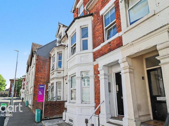 Milton Road, Swindon Studio to rent £750 pcm £173 pw