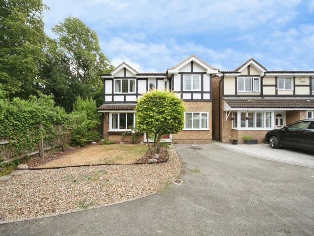 Milton Way, Dunstable LU5 4 bed detached house to rent £2,300 pcm £531 pw