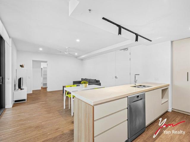 Milton's Finest | Fully Furnished 2 Bed, 2 Bath, 1 Car in 'Aura' ? Available Now