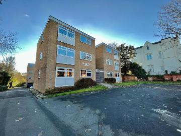 Milverton Court, Leamington Spa, CV32 2 bed apartment to rent £1,050 pcm £242 pw