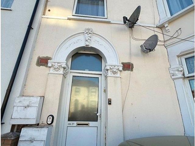 Milverton Gardens, Ilford IG3, 2 bed flat to rent, £1,950 pcm | PrimeLocation