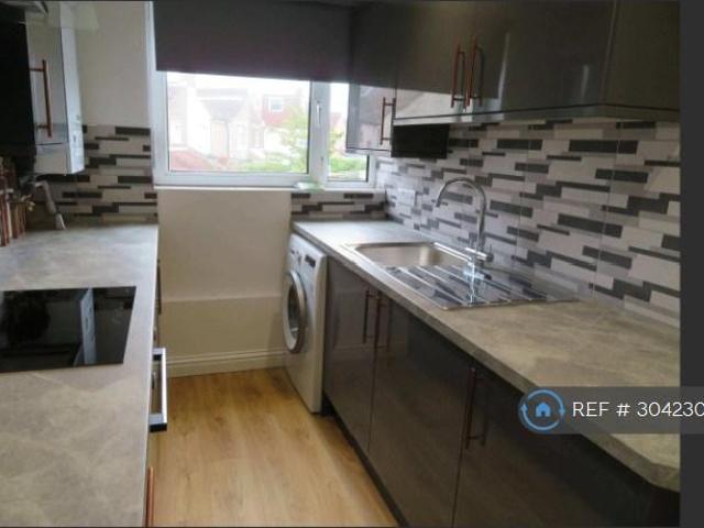 Milverton House, Southsea, PO5 1 bed in a flat share to rent £590 pcm £136 pw