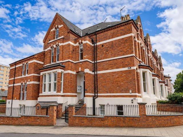 Milverton Terrace, Leamington Spa. 2 bed apartment to rent £1,695 pcm £391 pw