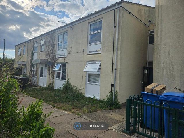 Milwards, Harlow CM19, 2 bed flat to rent, £1,250 pcm | PrimeLocation