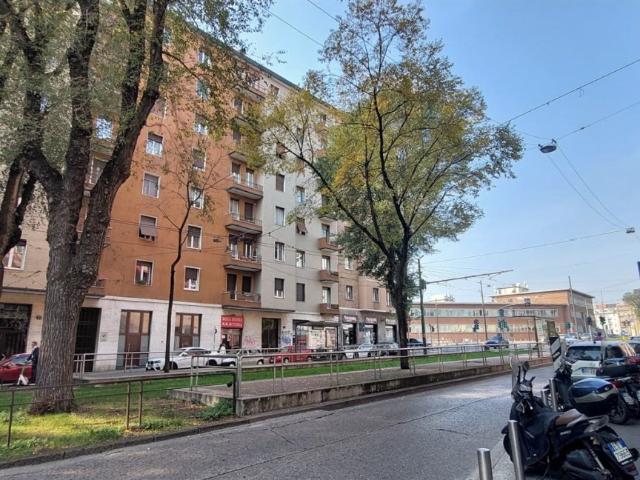 MILANO Cenisio panoramico trilocale arredato a nuovo