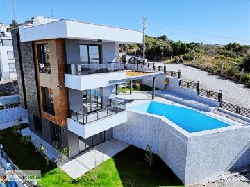 Milas Boğaziçinde Site İçerisinde Satılık Müstakil Villa