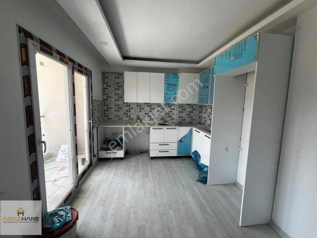 Milas Elbise Pazarı Çarşı Merkezde Arkası Bahçeli 3+1 Daire