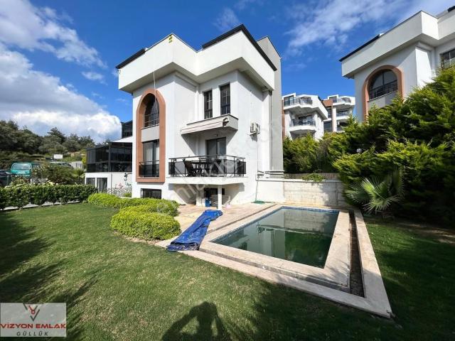 Milas Güllükte Deniz Manzaralı Müstakil Havuzlu Satılık Villa