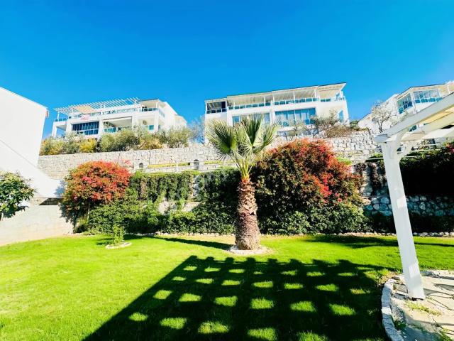 Milas Güllükte Havuzlu Site İçerisinde Yıllık Kiralık 2+1 Daire