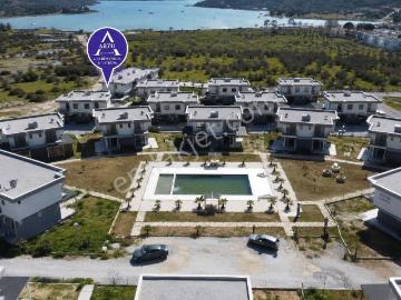 Milas Kazıklı Koyunda Havuzlu Sitede 1+1 Satılık Daire