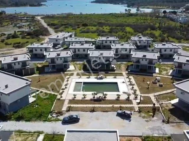 Milas Kazıklı Koyunda Havuzlu Sitede Satılık 3+1 Villa
