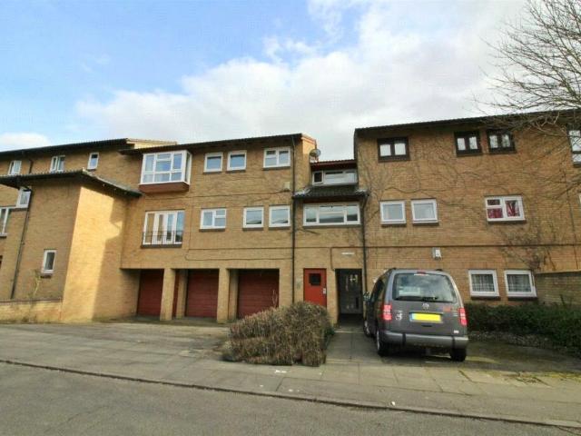 Milburn Avenue, Oldbrook, Milton. 2 bed flat to rent £1,150 pcm £265 pw