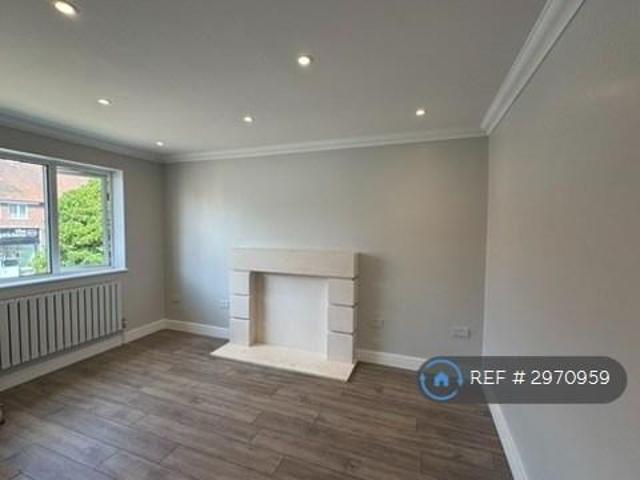Milburn House, London, SW20 2 bed flat to rent £2,100 pcm £485 pw