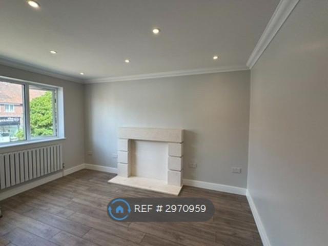 Milburn House, London SW20, 2 bed flat to rent, £2,100 pcm | PrimeLocation