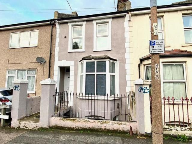 Milburn Road, Gillingham ME7 4 bed terraced house to rent £1,500 pcm £346 pw