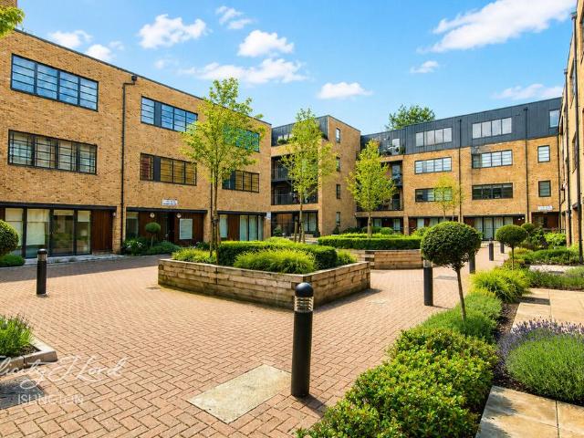 Mildmay Avenue, London 1 bed apartment to rent £2,400 pcm £554 pw