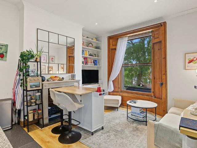 Mildmay Road, London, N1 2 bed flat to rent £2,895 pcm £668 pw