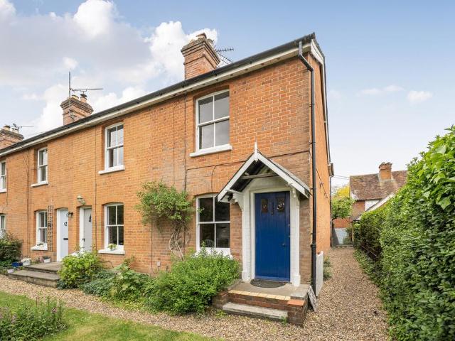 Mildmay Terrace, Hook, RG27 3 bed detached house to rent £1,800 pcm £415 pw