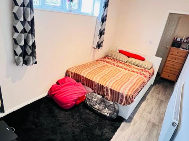 Mildred Avenue, Hayes, UB3 1TN Studio to rent £999 pcm £231 pw