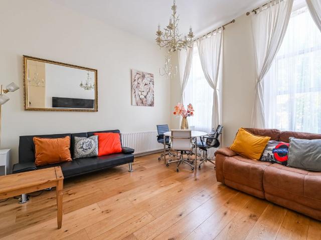 Mile End Road, Bow, London E3, 2 bed flat to rent, £2,500 pcm | PrimeLocation