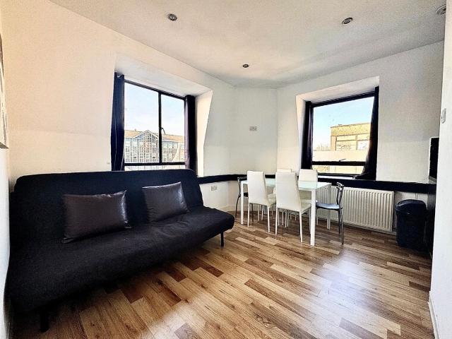 Mile End Road, London E3, 2 bed flat to rent, £2,500 pcm | PrimeLocation