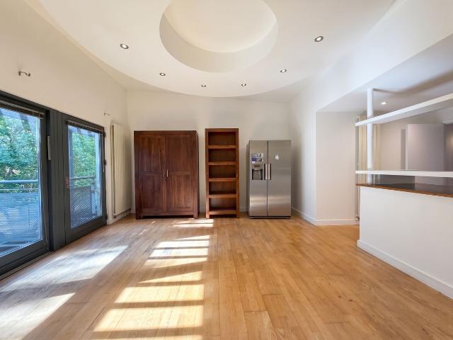 Mile End Road, London E1, 2 bed flat to rent, £2,400 pcm | PrimeLocation