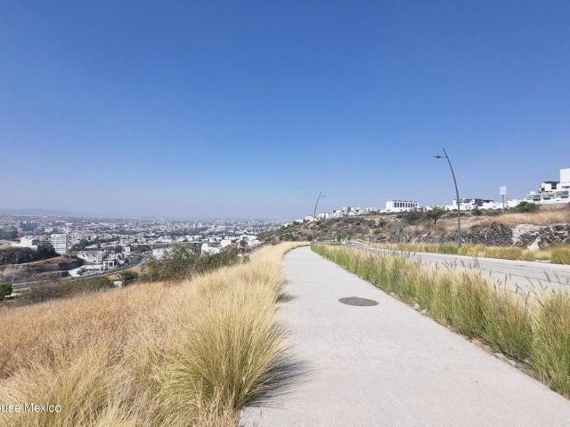 Milenio III terreno en venta de 5802 m2 RAH2361