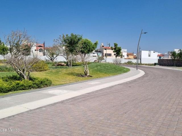 Milenio III Terreno Residencial en Fraccionamiento Exclusivo de Quer?taro RAH291