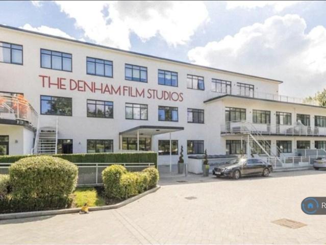 Miles House, Denham, Uxbridge, UB9 2 bed flat to rent £1,750 pcm £404 pw