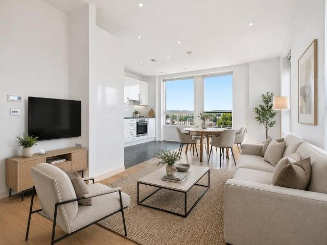Miles Road, London, N8 2 bed apartment to rent £2,500 pcm £577 pw