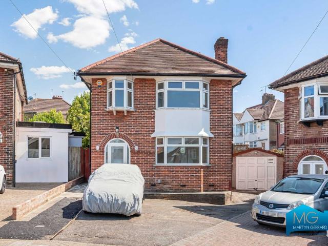 Milford Gardens, Edgware HA8, 3 bed detached house to rent, £3,000 pcm | PrimeLocation