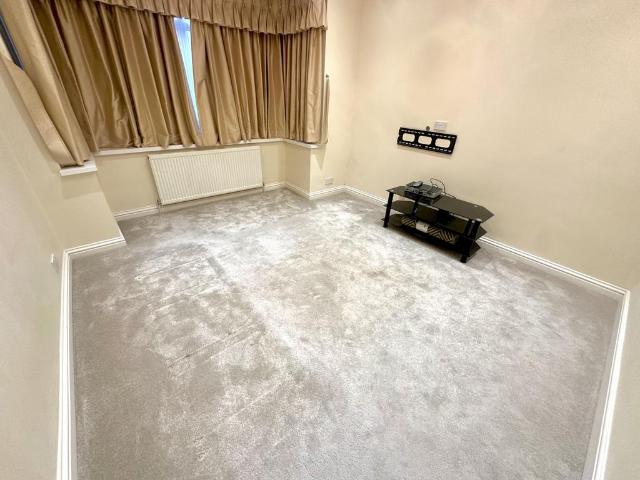 Milford Road, Southall, UB1 5 bed semi detached house to rent £3,100 pcm £715 pw