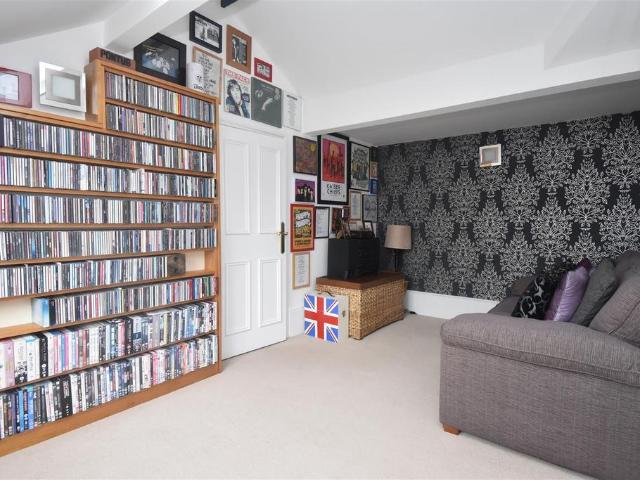 Mill Mount Lodge, York 2 bed apartment to rent £1,650 pcm £381 pw