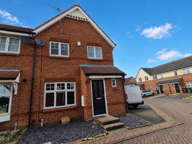 Mill Chase Close, Wakefield, West. 3 bed semi detached house to rent £1,100 pcm £254 pw