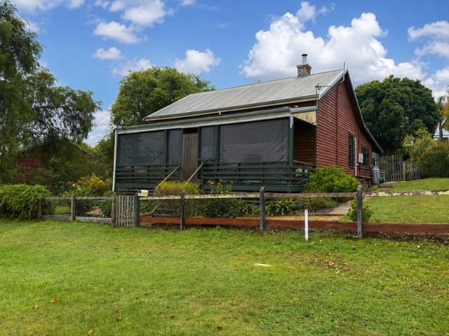 Mill Cottage on a Spacious Corner Block