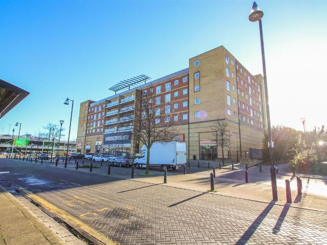 Mill Court, Harlow CM20, 2 bed flat to rent, £1,400 pcm | PrimeLocation