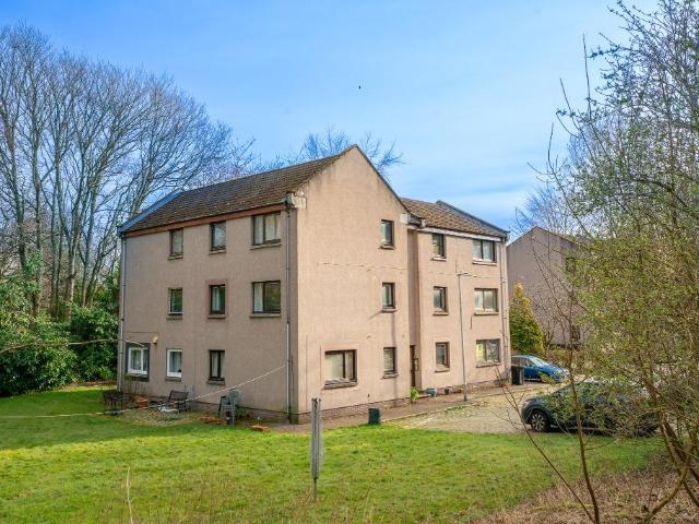Mill Court, Woodside, Aberdeen, AB24 2 bed flat to rent £750 pcm £173 pw