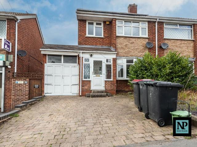 Mill Crescent, Kingsbury, B78 3 bed semi detached house to rent £1,400 pcm £323 pw