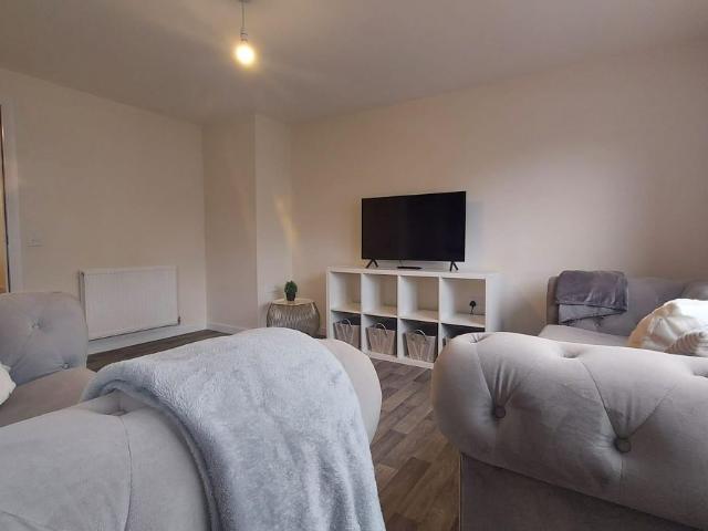 Mill Drive, Bucksburn, Aberdeen AB21, 2 bed flat to rent, £900 pcm | PrimeLocation